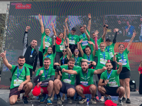 Les Scouts d'Albanie se motivent avant leur marathon communautaire