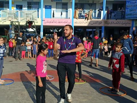 الكشافة الفلسطينية تساعد في دعم الأطفال في مخيمات اللاجئين في غزة