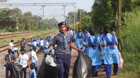 Bharat scouts and guides in India work on waste management to combat pollution